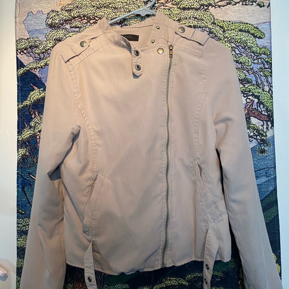 True medium crème jacket.